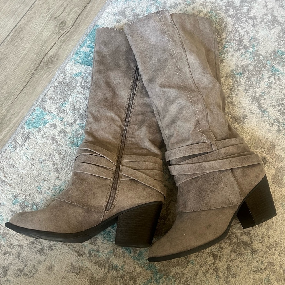 Fergalicious Knee-high boots: Sz 10 (Wide Calf) - Picture 7 of 10